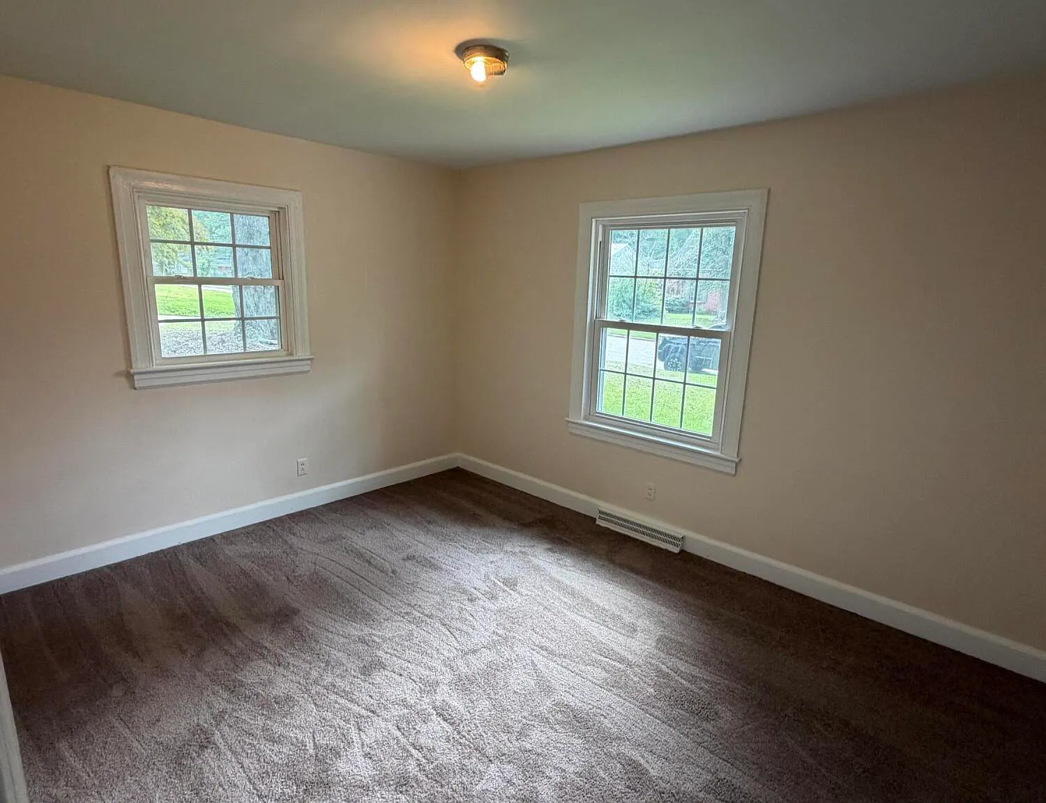 3 bed, 1.0 bath, 938 sqft, $1,200 — Photo 4