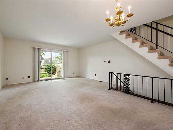 3rd image of 10243 W 96th Pl