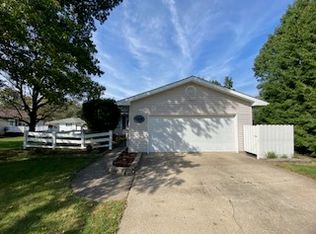 606 E Kratz Rd, Monticello, IL 61856