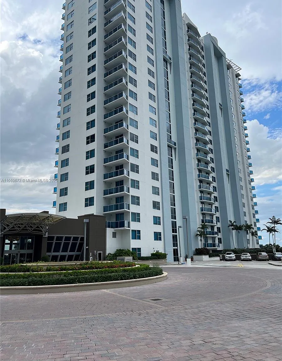 2681 N Flamingo Rd — Photo 1