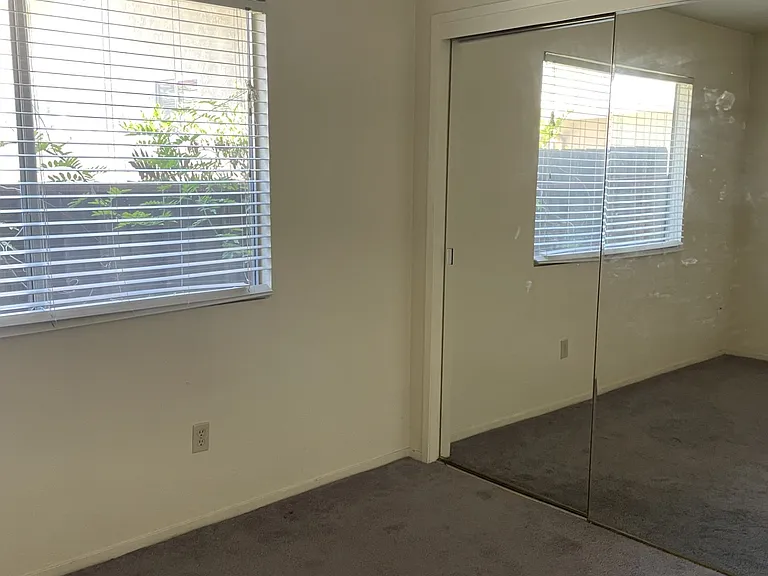 553 W 23rd St #B — Photo 14