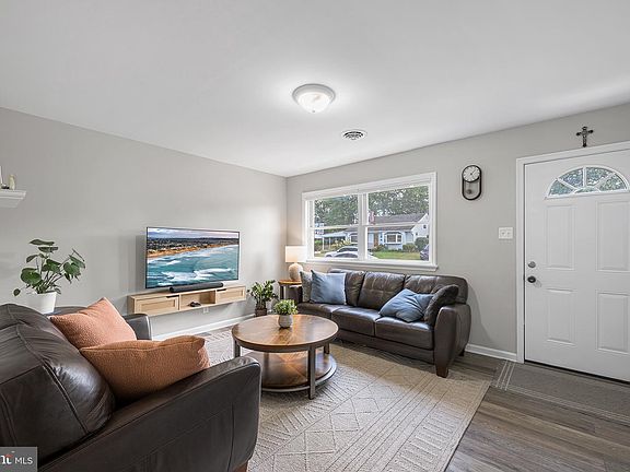 4th image of 112 Lynch Farm Dr