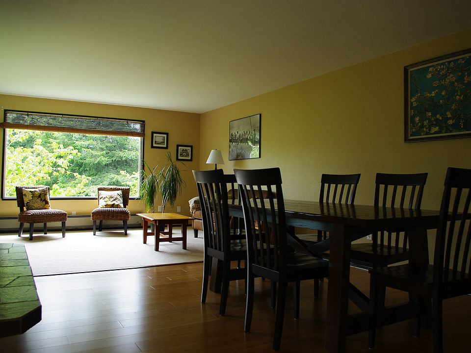 Upper Dining/Living