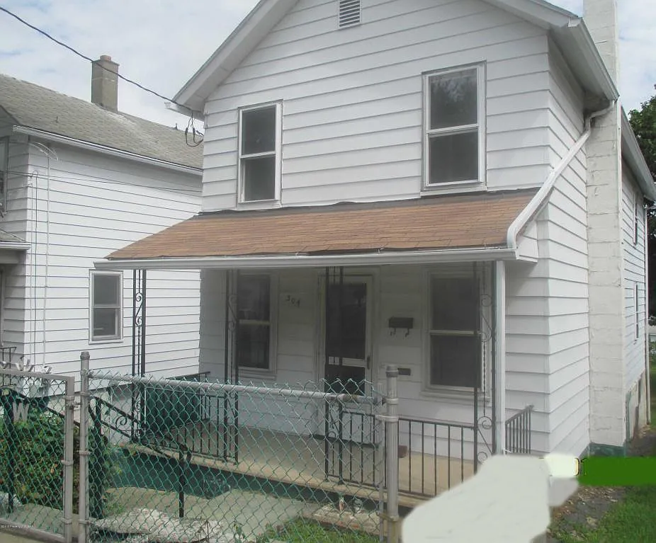304 McLean St photo 1