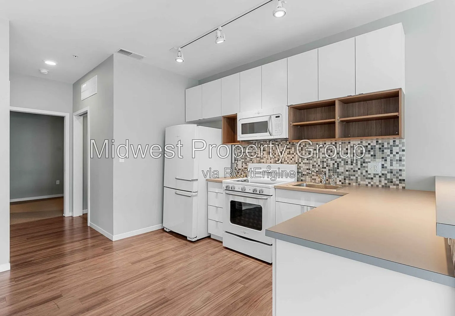2 bed, 1.0 bath, 755 sqft, $1,095 — Photo 3