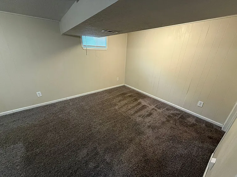 308 NE Lakeview Dr — Photo 16