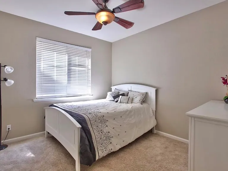 2056 Riggs Ave — Photo 6