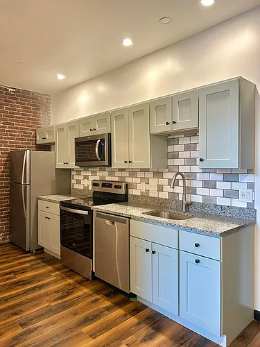24 Beacon St Photo 1