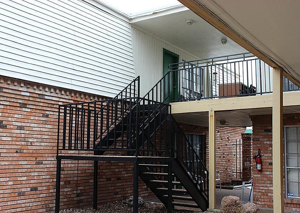 1st image of 4910 Saxon Dr APT 6