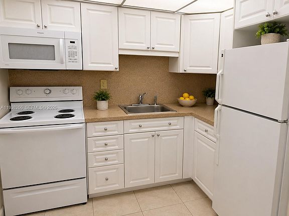 5th image of 8851 Sunrise Lakes Blvd APT 112