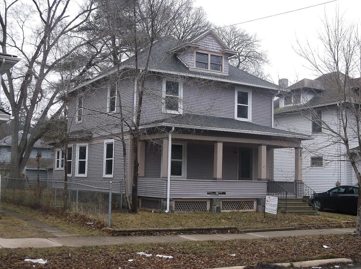 1029 1st St photo 1