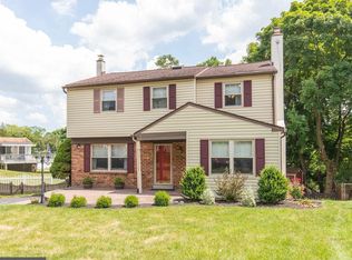 301 Crescent Hill Dr, Havertown, PA 19083