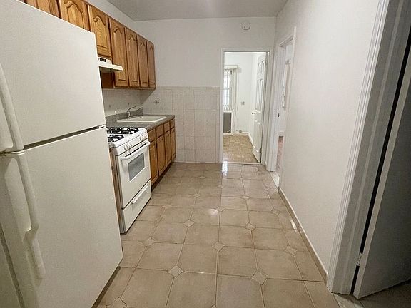 4th image of 32-37 32nd St #1L