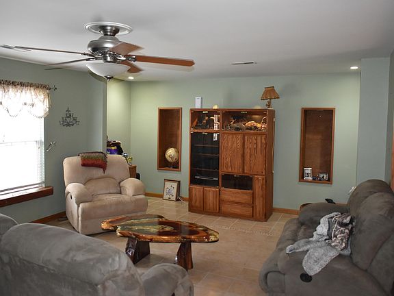 4th image of 109 Surrey Dr