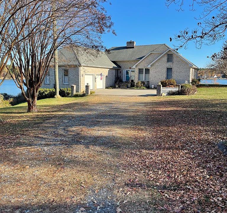 1st image of 237 Saint James Ln