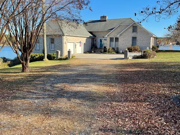 237 Saint James Ln, Montross, VA 22520