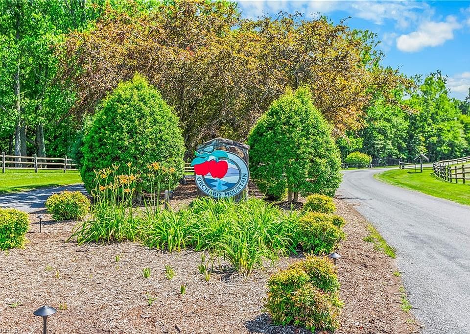 1st image of 87 McIntosh Dr