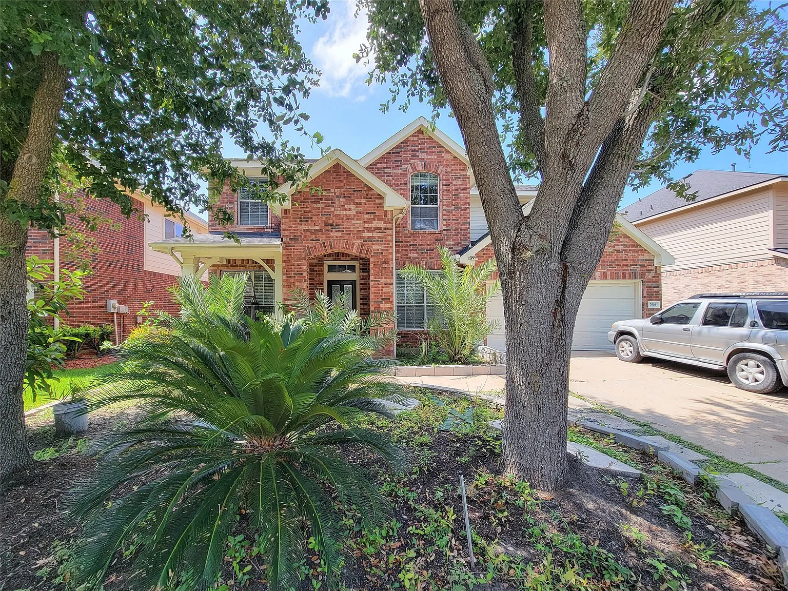 4 bed, 2.5 bath, 2870 sqft, $2,600 — Photo 2