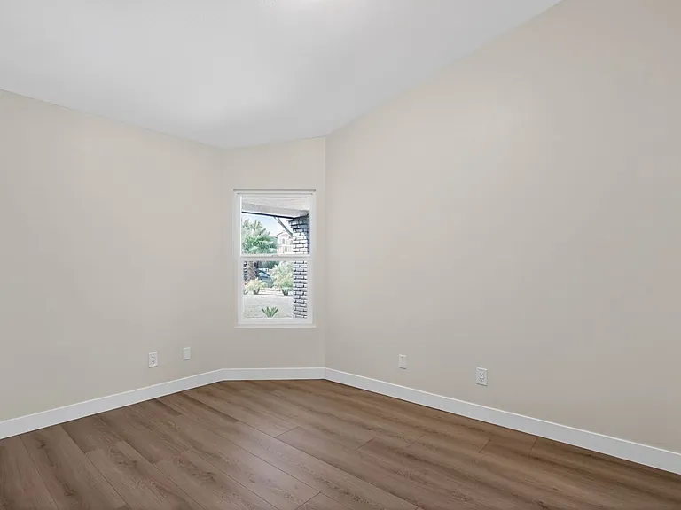 28131 Florence Ln — Photo 14
