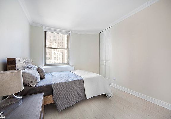 4th image of 30 W 63rd St APT 9W