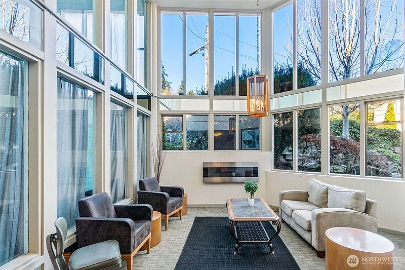 5th image of 19428 Aurora Avenue N #431