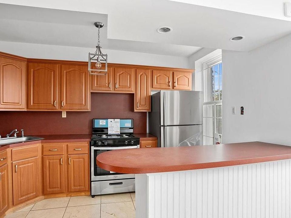 1st image of 676 Carroll St #4