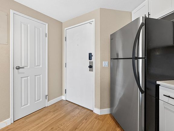 3rd image of 100 Park Ave W #1305