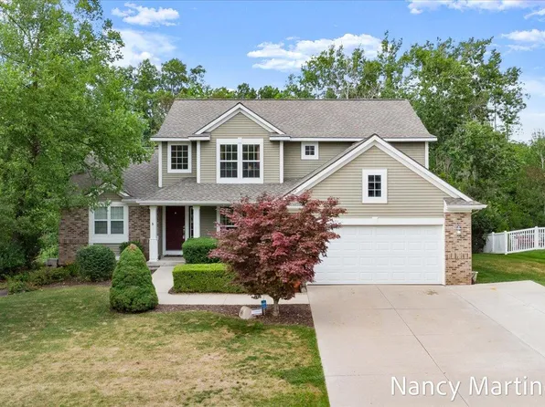 2869 N Saddle Ridge Ct NE, Rockford, MI 49341
