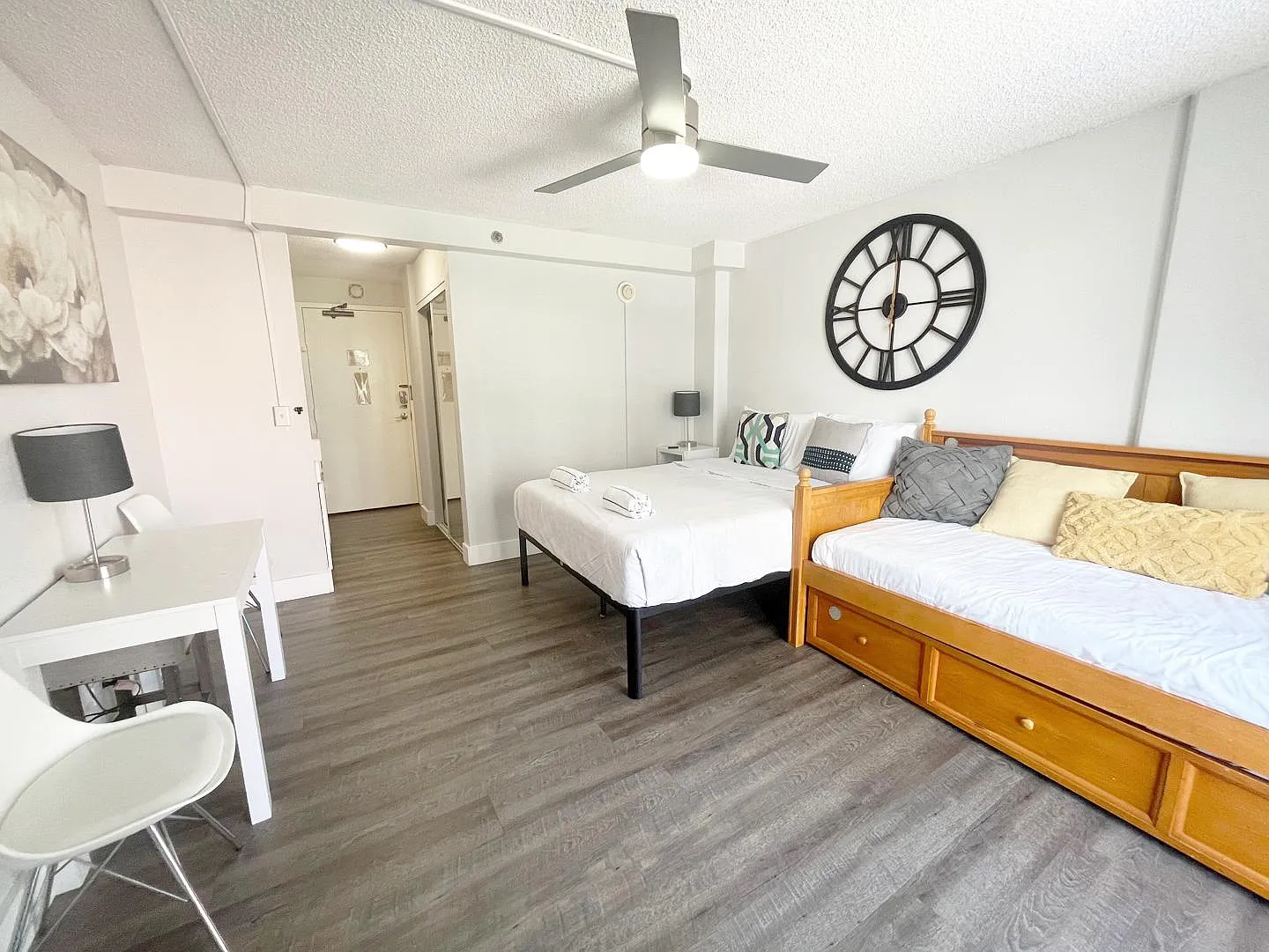 Studio, 320 sqft, $1,850 — Photo 3