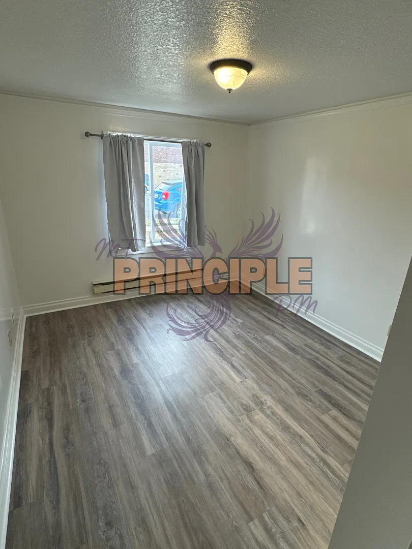 218 E 3rd St — Photo 3