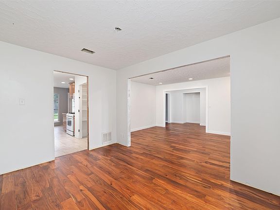 3rd image of 11415 Brook Meadows Ln