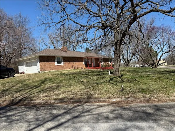 606 E Oak St, Butler, MO 64730