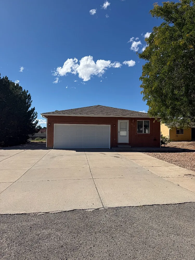 3 bed, 1118 sqft, $1,695 — Photo 1