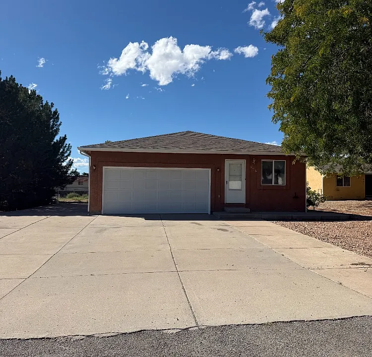975 S Coral Pl