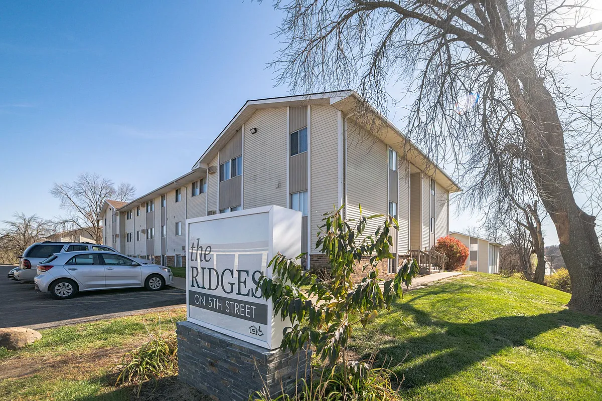 Building Photo - The Ridges