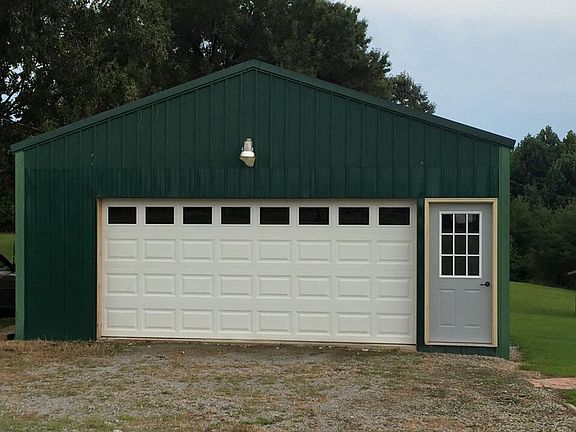Detached 1.5 car garage