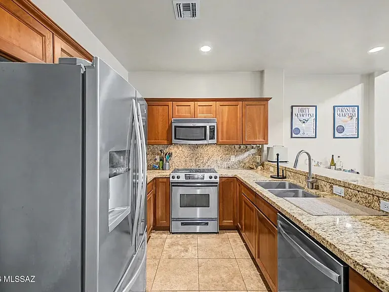 4112 N Thurston Ln #100 — Photo 15