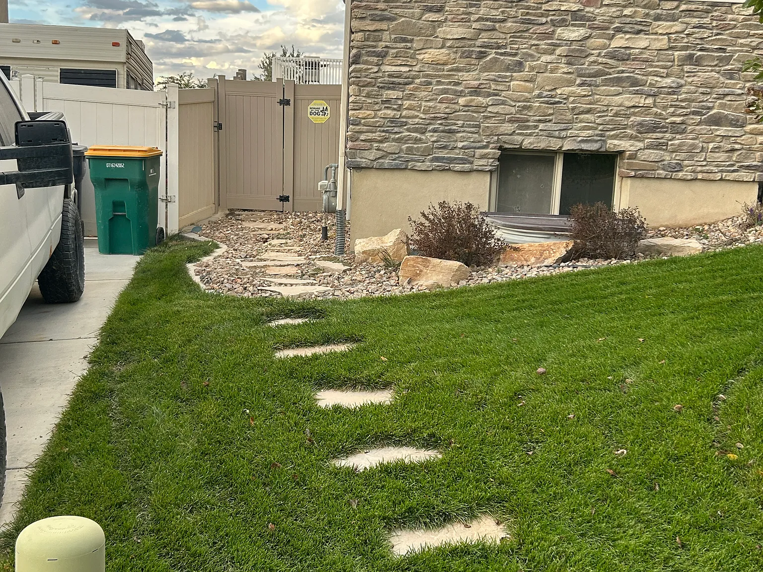 618 W Regent Garden Ln — Photo 2