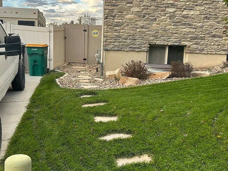 618 W Regent Garden Ln — Photo 2