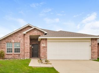 1825 Nightingale Dr, Aubrey, TX 76227