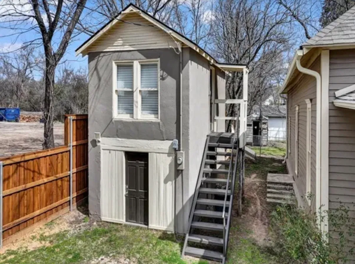 Studio, 250 sqft, $600 — Photo 2