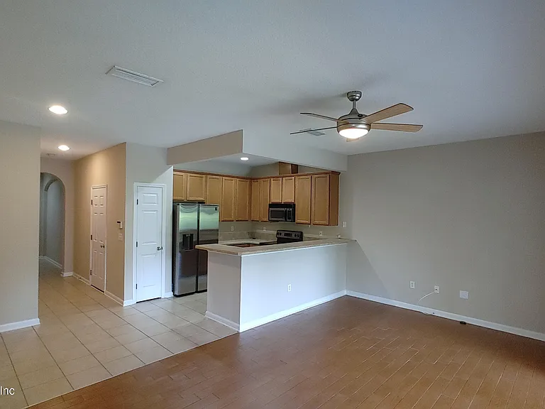 5976 Pavilion Dr — Photo 15