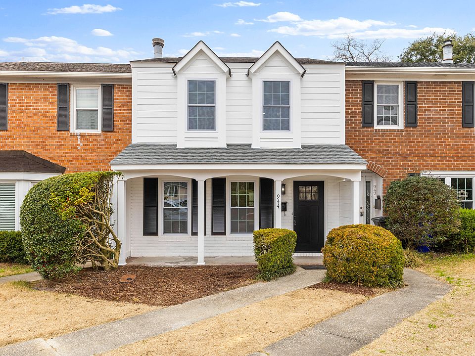 1st image of 944 Beresford Ct #C