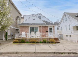 10 S Swarthmore Ave, Ventnor, NJ 08406