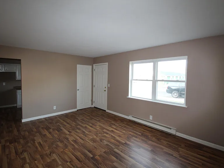 200 Maple Park Dr — Photo 3
