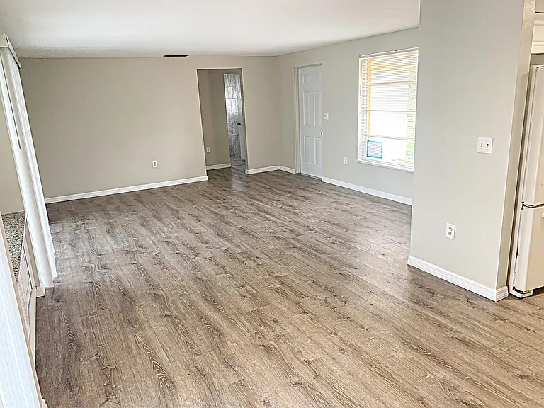 12313 Harland Ave — Photo 11