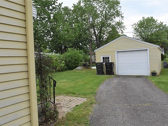 3rd image of 158 Fairlawn Ave