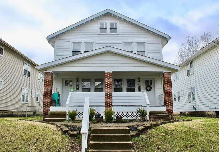 921 Thomas Rd — Photo 1