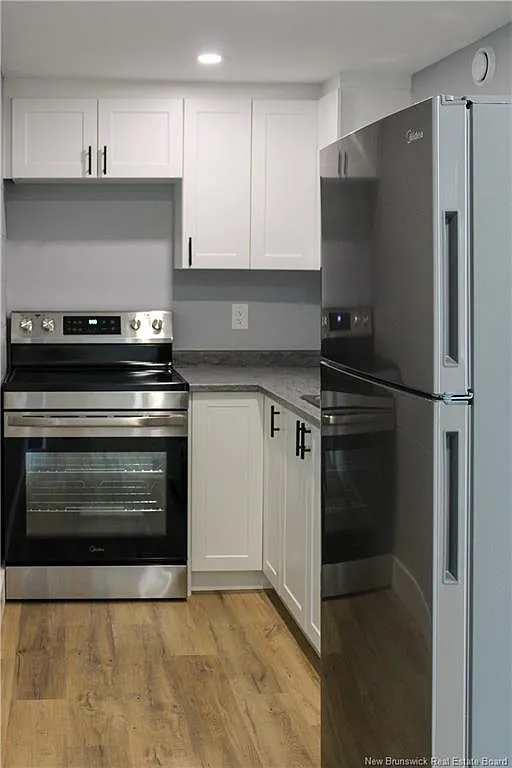 Studio, 1.0 bath, 300 sqft, $1,000 — Photo 3