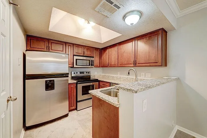 2 bed, 2.0 bath, 822 sqft, $1,400 — Photo 2